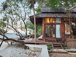 Full Moon Private Island