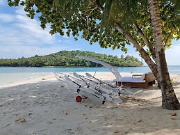 Full Moon Private Island