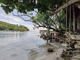 Full Moon Private Island