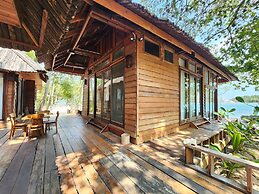 Full Moon Private Island