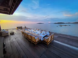 Full Moon Private Island