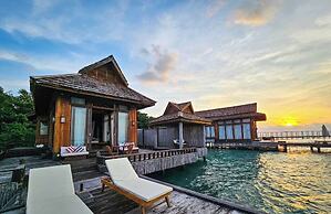 Full Moon Private Island