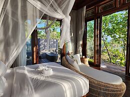 Full Moon Private Island