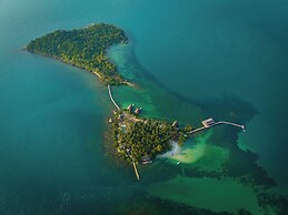 Full Moon Private Island