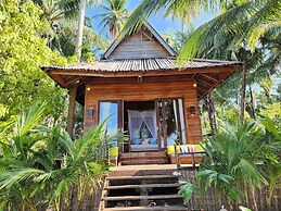 Full Moon Private Island