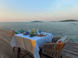 Full Moon Private Island