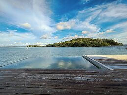 Full Moon Private Island