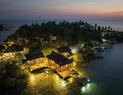 Full Moon Private Island