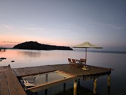 Full Moon Private Island
