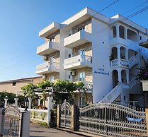 Apartments Cota