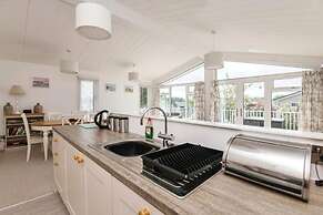 Lodge Sleeps 6 With Private Hot Tub