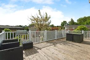 Lodge Sleeps 6 With Private Hot Tub