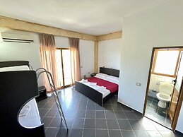 Oasis Hotel