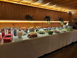 Royal Ezel Hotel