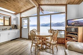Cozy Cottage by the Lakeshore 4