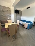 Leon Lux Apartments