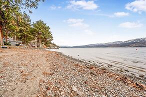 Perfect Getaway Cabin in the Okanagan 6