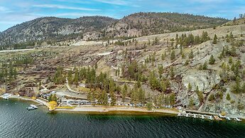 Perfect Getaway Cabin in the Okanagan 6