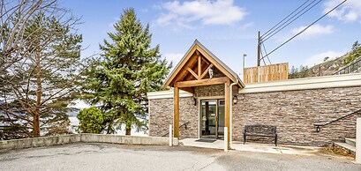 Lakeside Serenity Retreat 10