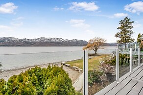 Lakeside Serenity Retreat 10