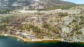 Lakeside Serenity Retreat 10
