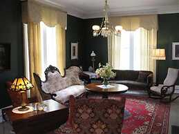Hillsdale House Inn