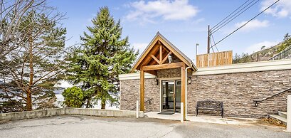 Lakeside Condo w Large Outdoor Space