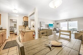 Spacious Lakefront Condo w Amazing View