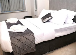 Charming 1-bed, Sleeps 2, Parking
