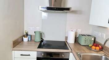 Charming 1-bed, Sleeps 2, Parking