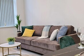 Charming 1-bed, Sleeps 2, Parking