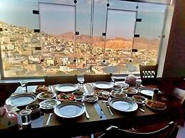 Petra Crystal hotel