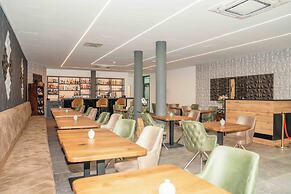 Central Hotel & Lounge Adult Only