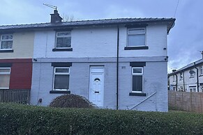 Beautiful 1-bed House in Bradford