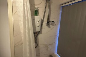 Beautiful 1-bed House in Bradford