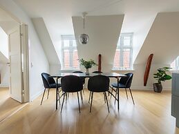 Leaves 6 - 2 Bdr Apt With Shared Roof Terrace