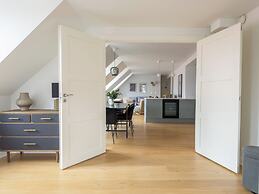 Leaves 6 - 2 Bdr Apt With Shared Roof Terrace