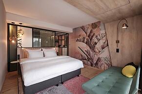 THE FLAMINGO