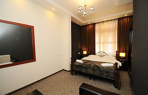 Old Castello Hotel And Sheesha Cafe