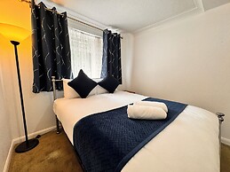 High Trees Gatwick Guest House
