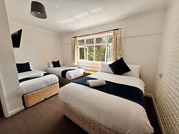 High Trees Gatwick Guest House