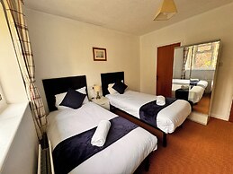 High Trees Gatwick Guest House