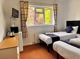 High Trees Gatwick Guest House