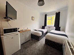 High Trees Gatwick Guest House