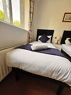 High Trees Gatwick Guest House