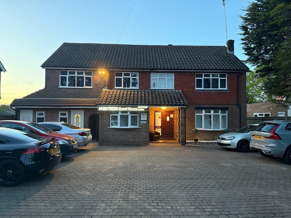 High Trees Gatwick Guest House