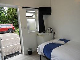 High Trees Gatwick Guest House
