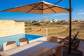 Kenn Gozitan Villa and Pool