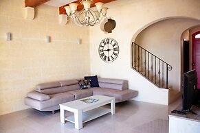 Kenn Gozitan Villa and Pool