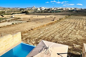 Kenn Gozitan Villa and Pool